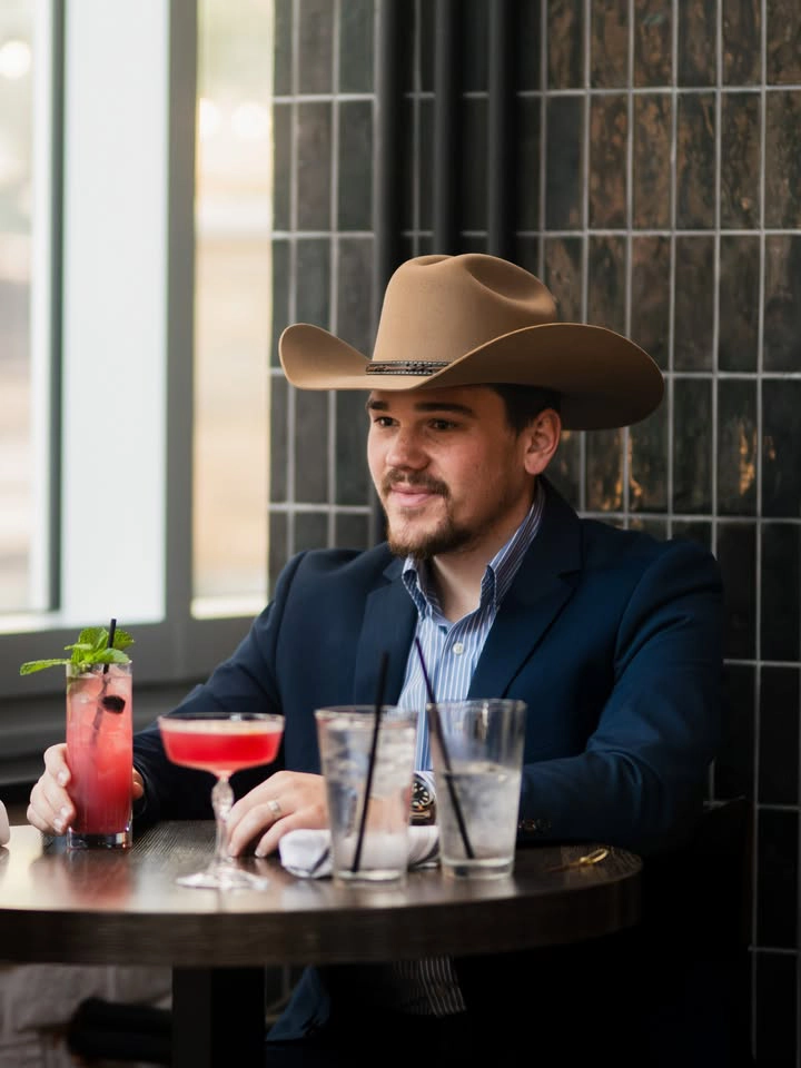 Nashville customer with drinks